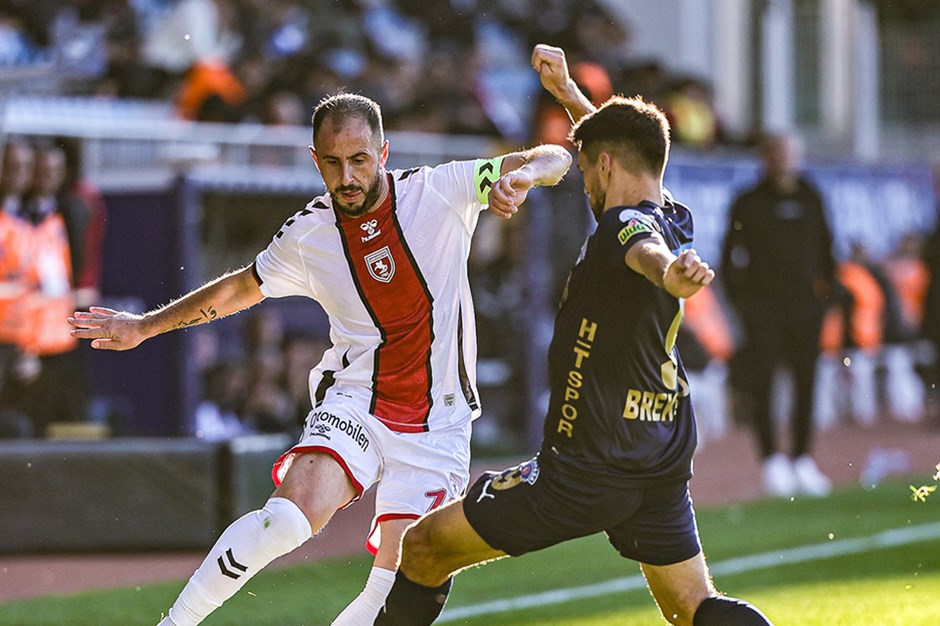 Samsunspor 2 penaltı kaçırdığı maçta 4 golle kazandı