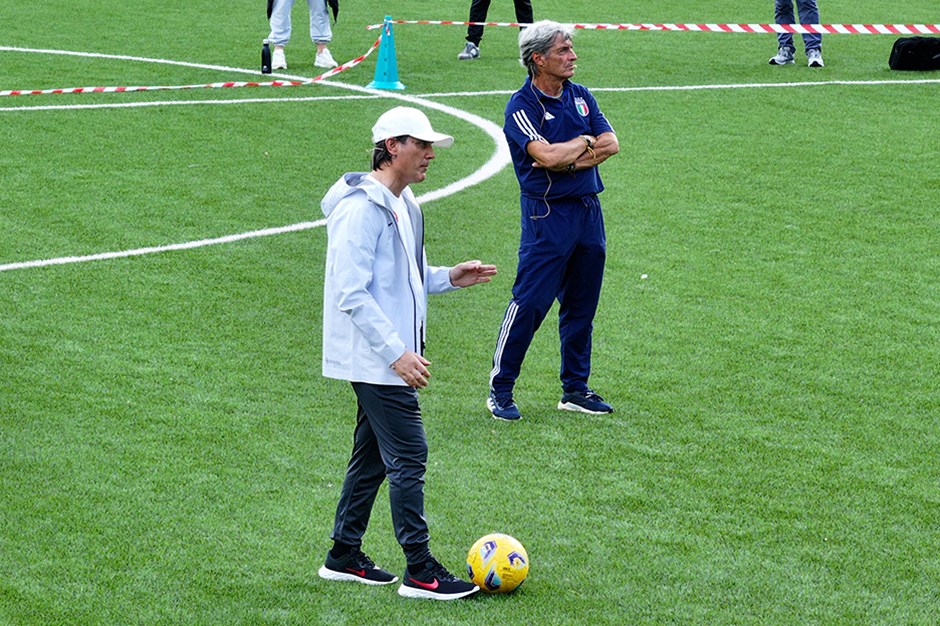 Montella, İtalya'daki konferansta ders verdi