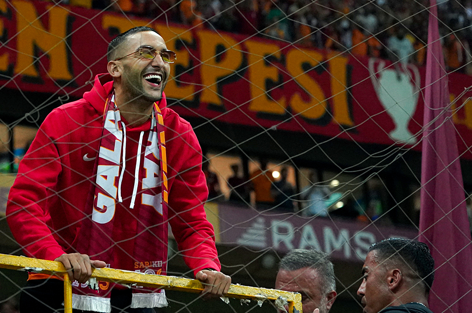 Ziyech'in tribün şovu Avrupa'da ses getirdi; "Orkestra şefi"  - 4. Foto