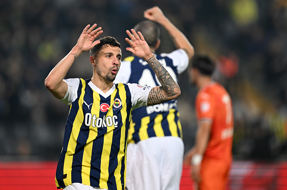 Fenerbahçe, sezon başında zorunlu satın alma opsiyonuyla 3.5 milyon euroya bonservisini aldığı Rade Krunic'i Kızılyıldız'a gönderdi.