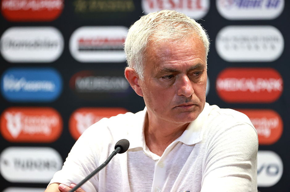 Jose Mourinho addressing his team