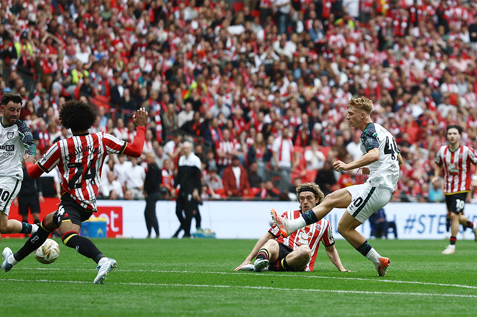 Play-off finalinde inanılmaz geri dönüş: Premier Lig'e yükselen son takım belli oldu  - 4. Foto