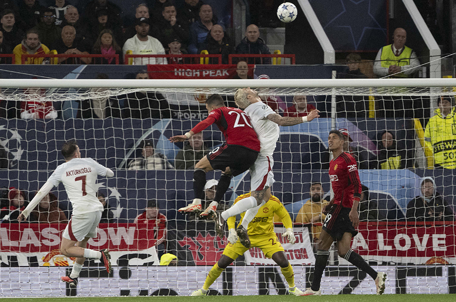 İngilizler, Manchester'ı topa tuttu: "30 yıl sonra United cehennemi buldu"  - 4. Foto