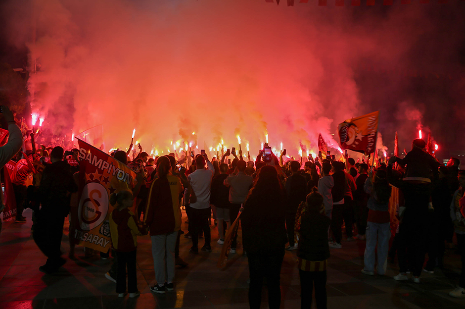 Galatasaraylı taraftarlardan unutulmaz şampiyonluk fotoğrafları!