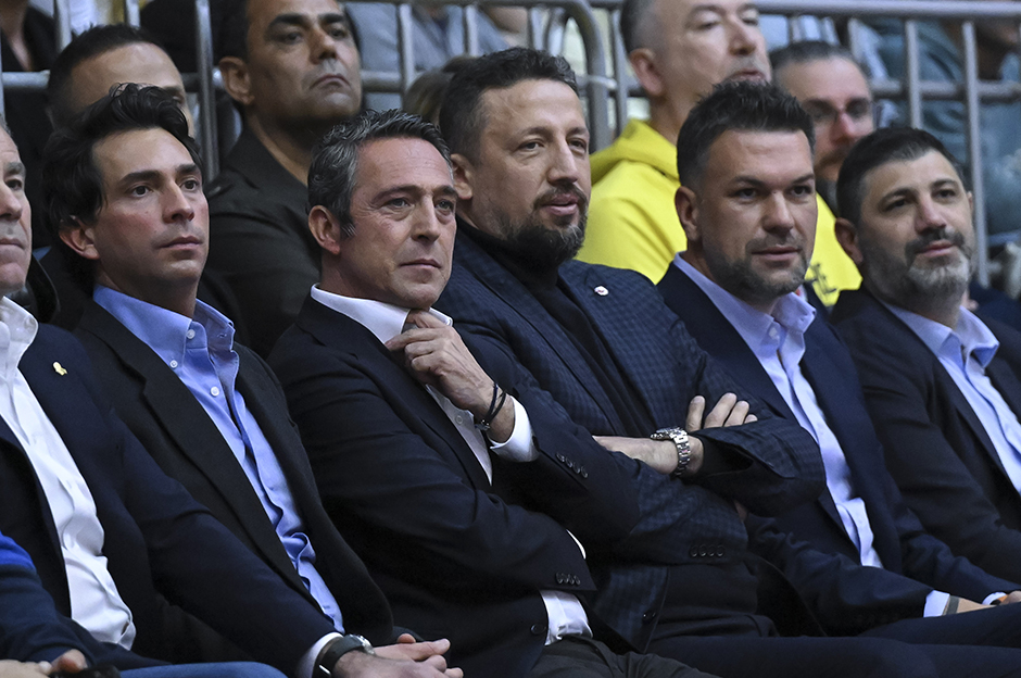 Fenerbahçe şampiyonluk kupasını kaldırdı   - 3. Foto