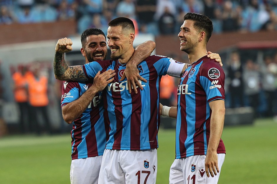 Trabzonspor'dan görkemli galibiyet: Seriye bağladılar