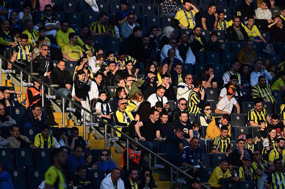 "Maçın en anlamsız görüntüsüydü" | Spor yazarları Fenerbahçe için ne dedi?  - 3. Foto