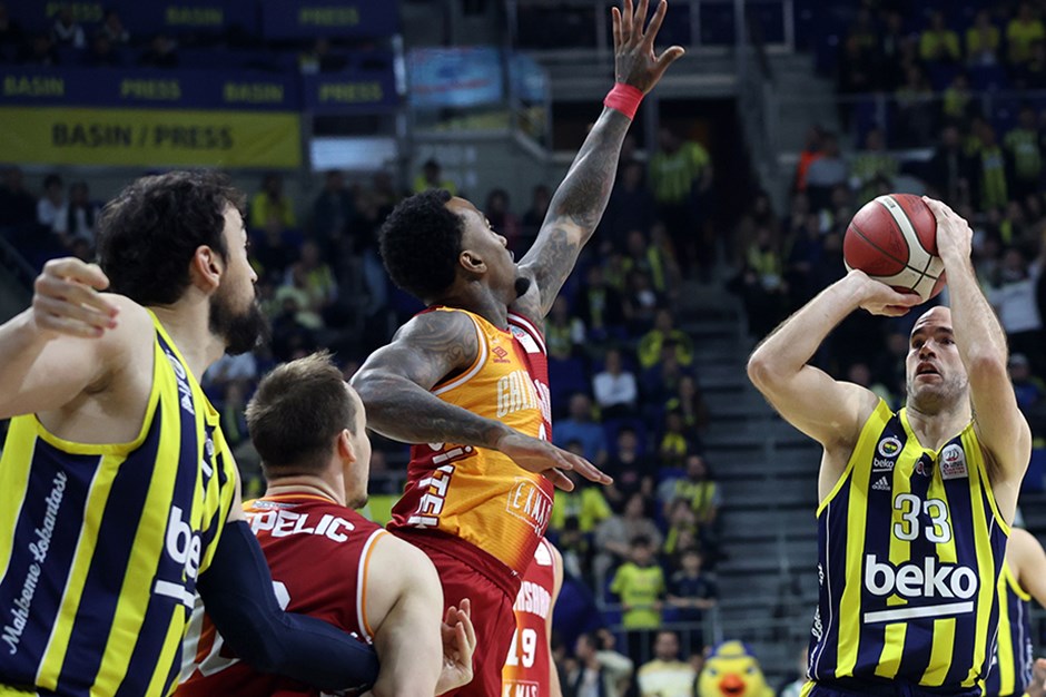 Fenerbahçe Beko derbide ezeli rakibini mağlup etti