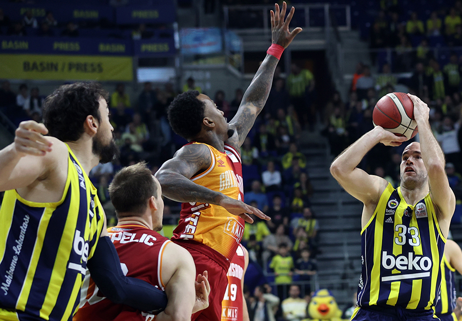 Fenerbahçe - Galatasaray maçı şifresiz mi? Fenerbahçe - Galatasaray derbisi ne zaman, saat kaçta, hangi kanalda?  - 4. Foto