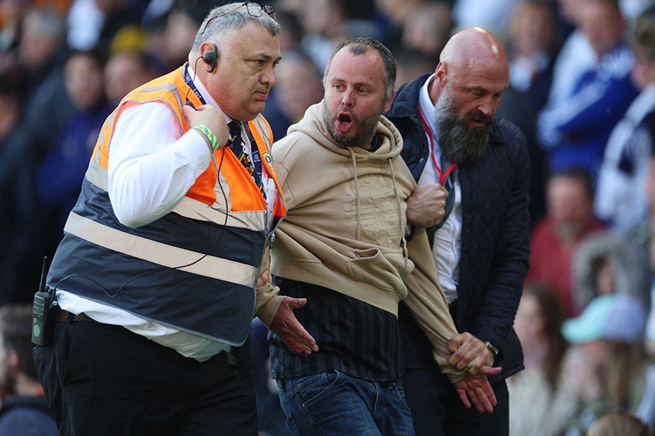 Newcastle teknik direktörü Eddie Howe'u iten Leeds United taraftarına ağır ceza