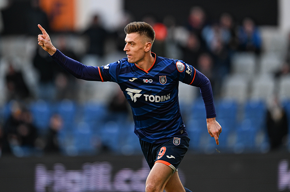 Krzysztof Piatek in Başakşehir Kit