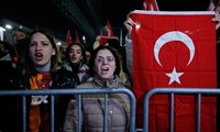 İstanbul'a dönen Galatasaray kafilesini taraftarlar karşıladı