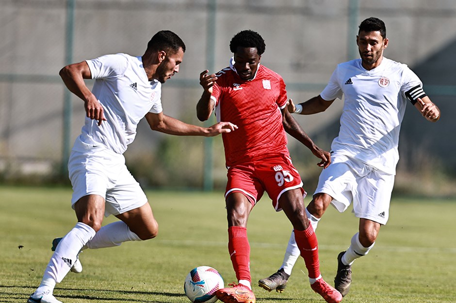 Sivasspor hazırlık maçında tek golle kazandı