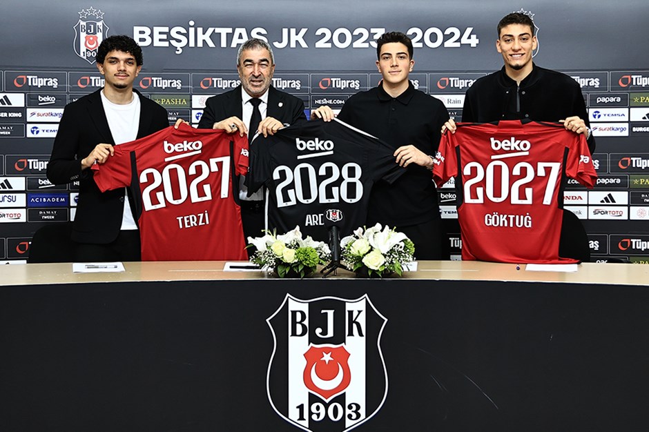 SON DAKİKA | Beşiktaş'ta 3 futbolcu daha imzayı attı