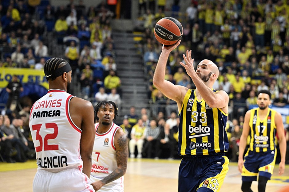 Fenerbahçe Beko'dan evinde 118 sayılık galibiyet: 3'lük rekoru kırıldı