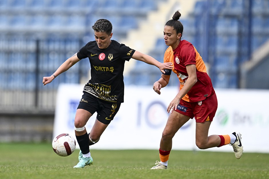 Kadın Futbol Süper Ligi'nde şampiyonluk düğümü son hafta çözülecek 