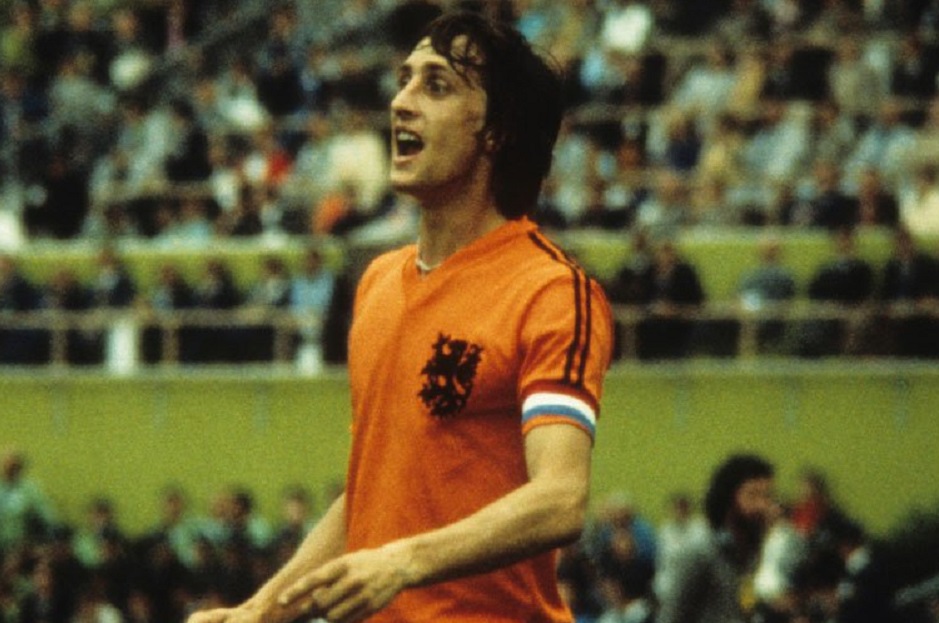 Dünyanın gelmiş geçmiş en iyi futbolcuları açıklandı: Zirve 2 ülke arasında olay çıkartır  - 7. Foto