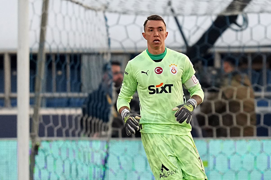 Muslera ayrılığı gözyaşlarıyla açıkladı: 'Yarın son maçıma çıkacağım' - 4. Foto
