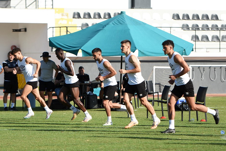 Manisa FK'da yaprak dökümü: 11 ayrılık resmen açıklandı