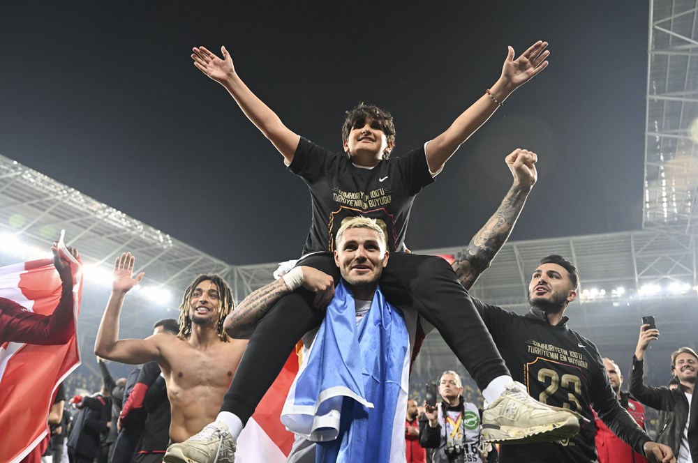 Galatasaraylı futbolcuların şampiyonluk sevinci  - 9. Foto