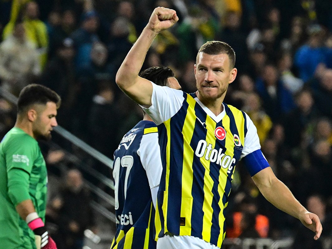 Fenerbahçe Sivasspor'u farklı geçti, zirveyi geri aldı- Son Dakika