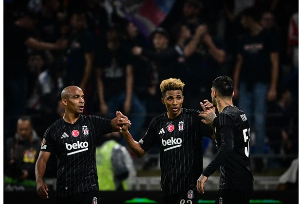 "Ersin’i ıslıklayanlar utandı mı!" | Spor yazarları Beşiktaş için ne dedi? - 1. Foto