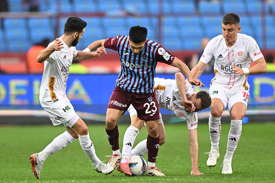 SON DAKİKA | Trabzonspor'dan Başakşehir'e transfer gerçekleşti