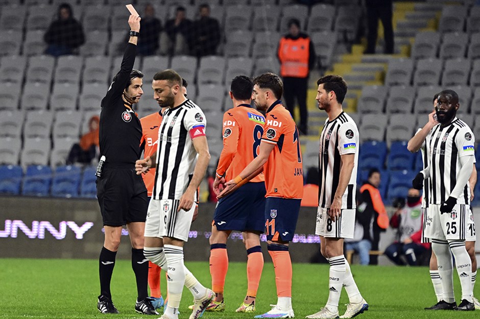 Hakemler yorumladı: Başakşehir - Beşiktaş maçındaki kırmızı kart doğru mu?