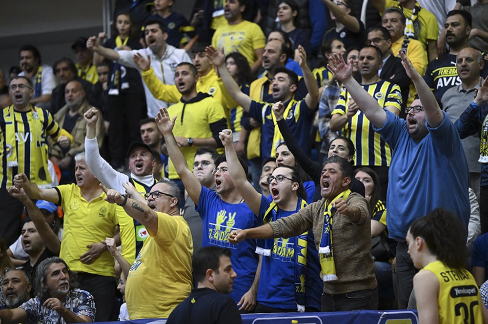 Fenerbahçe şampiyonluk kupasını kaldırdı   - 21. Foto