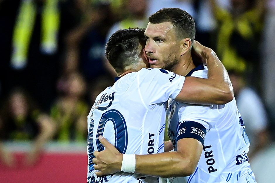 Edin Dzeko hat-trick yaptı, Fenerbahçe tur kapısını araladı