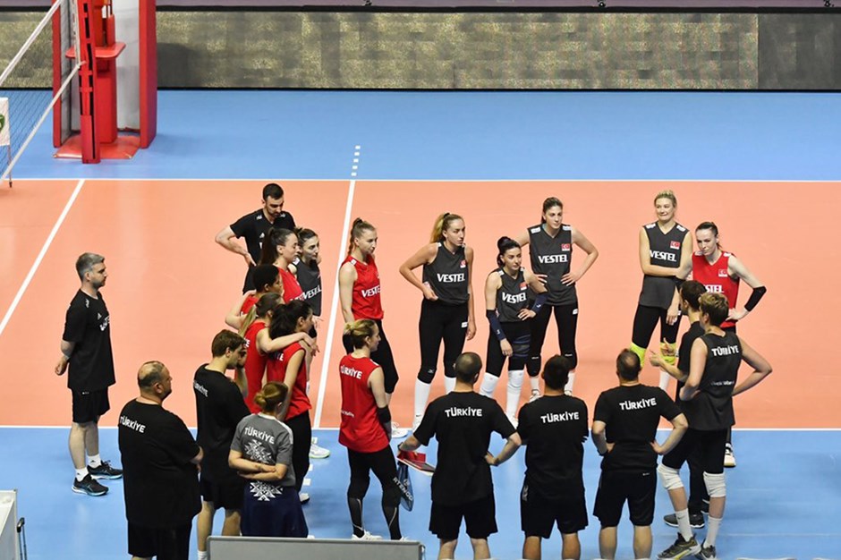 A Milli Kadın Voleybol Takımı'nda FIVB Milletler Ligi hazırlıkları başladı