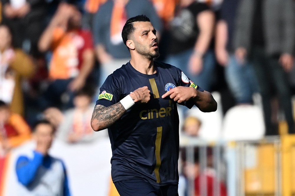 Süper Lig'de 2023/24 sezonunun gol kralı Icardi  - 9. Foto