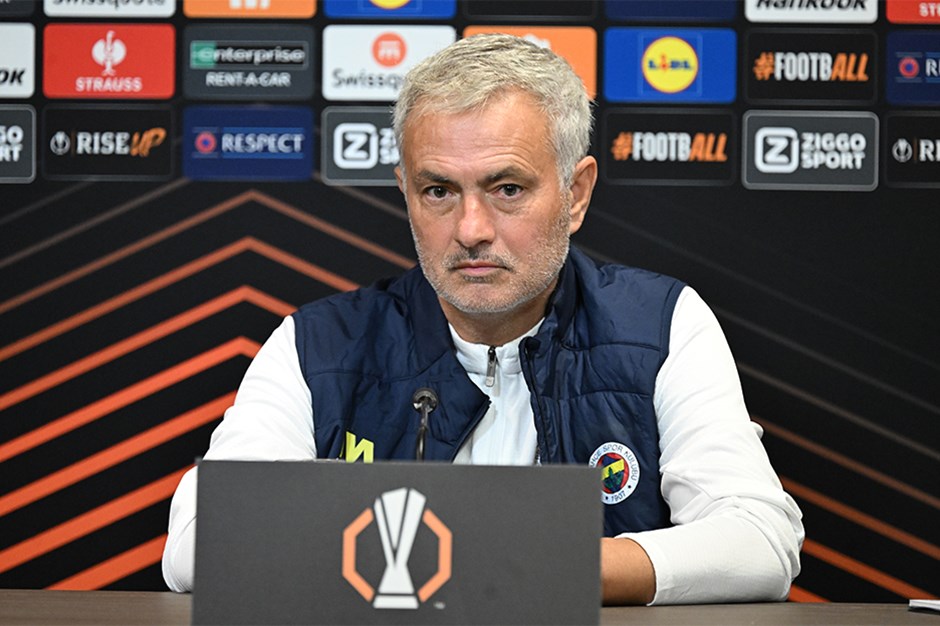 Çekya'ya 18 futbolcuyla giden Jose Mourinho: "Bu durumu gülerek karşılamamız gerekiyor"