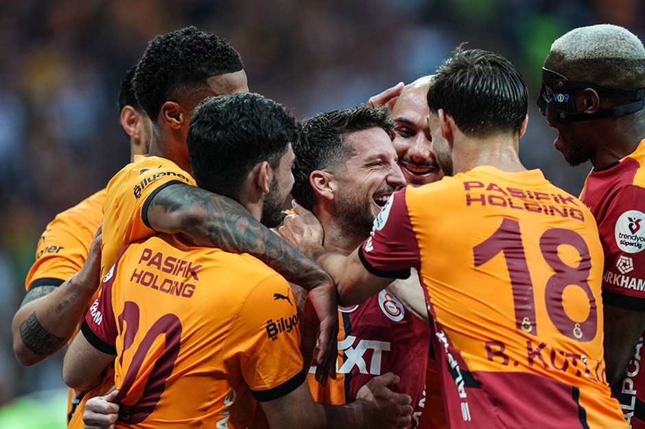 Galatasaray sezonu 3 puanla bitirdi: Muslera ve Mertens'ten galibiyetle veda