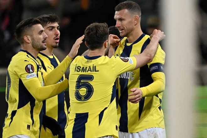 "Fenerbahçe bu hatayı hep yapıyor" | Spor yazarları, Fenerbahçe için ne dedi?  - 5. Foto