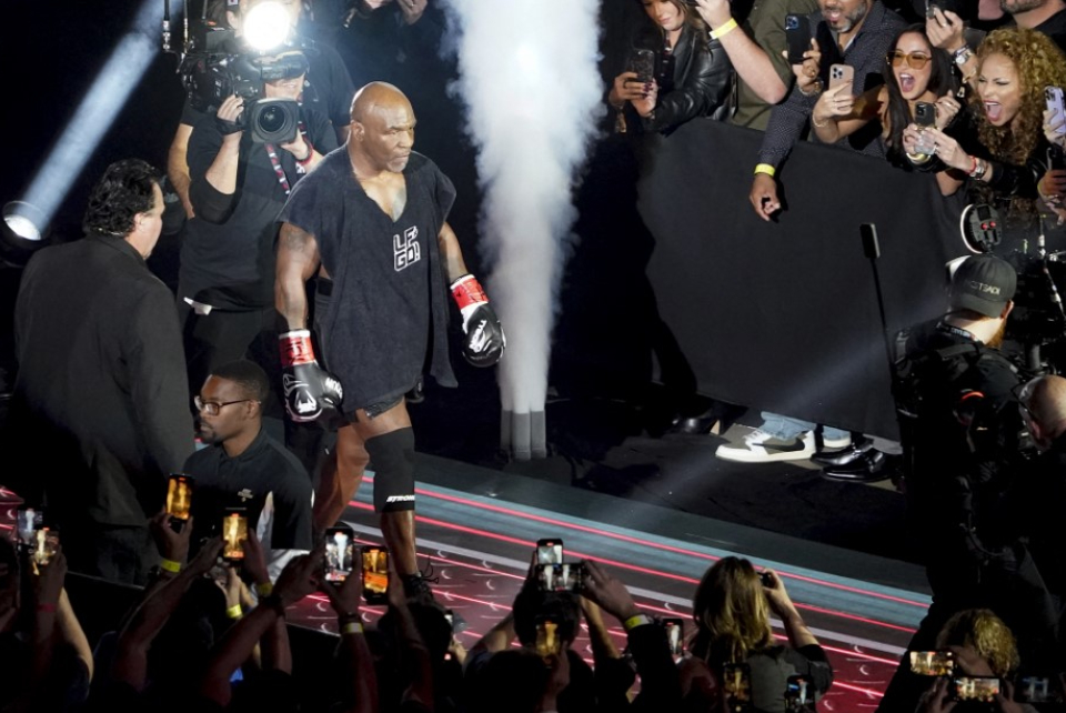 SON DAKİKA | Mike Tyson-Jake Paul maçında tarihi final  - 1. Foto