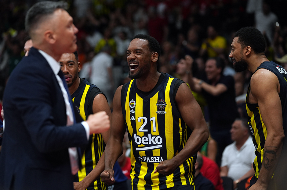 Tüm Türkiye Fenerbahçe Beko'nun maçına kilitlendi: Final için yüzlerce dev ekran kurulacak  - 3. Foto