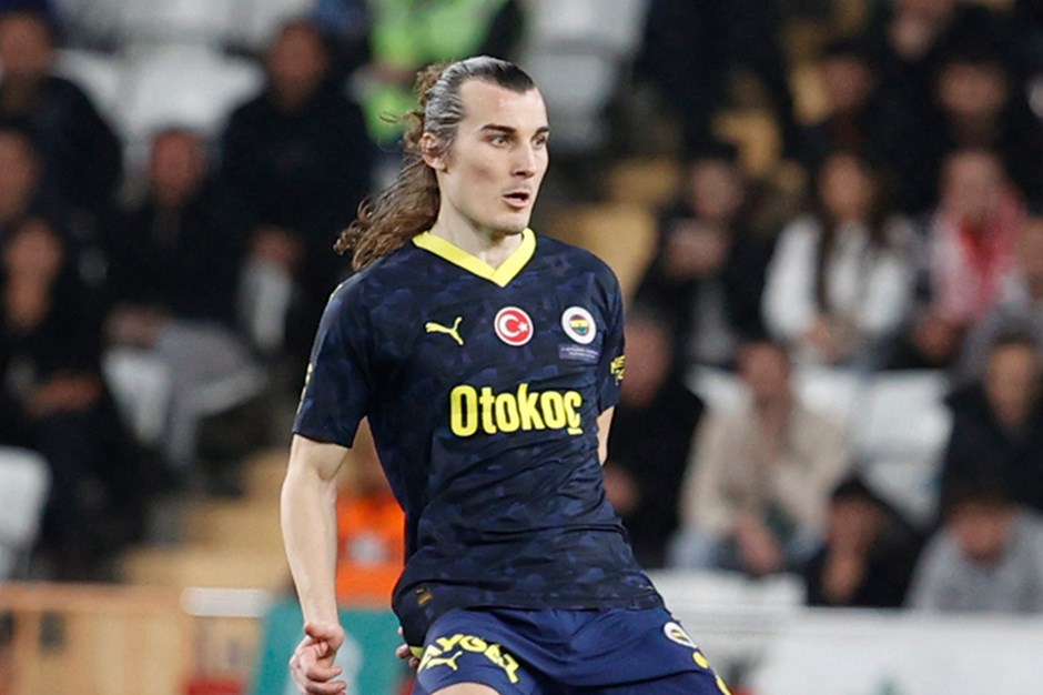 Fenerbahçe'de sakatlanan Çağlar Söyüncü maça devam edemedi