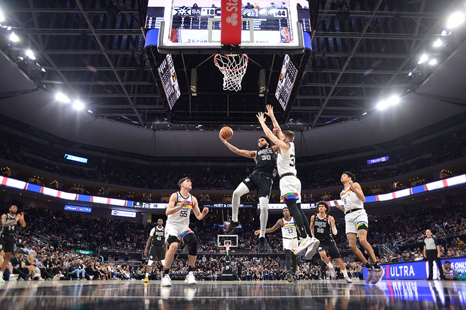 Minnesota Timberwolves'tan San Antonio Spurs'e 20 sayı fark