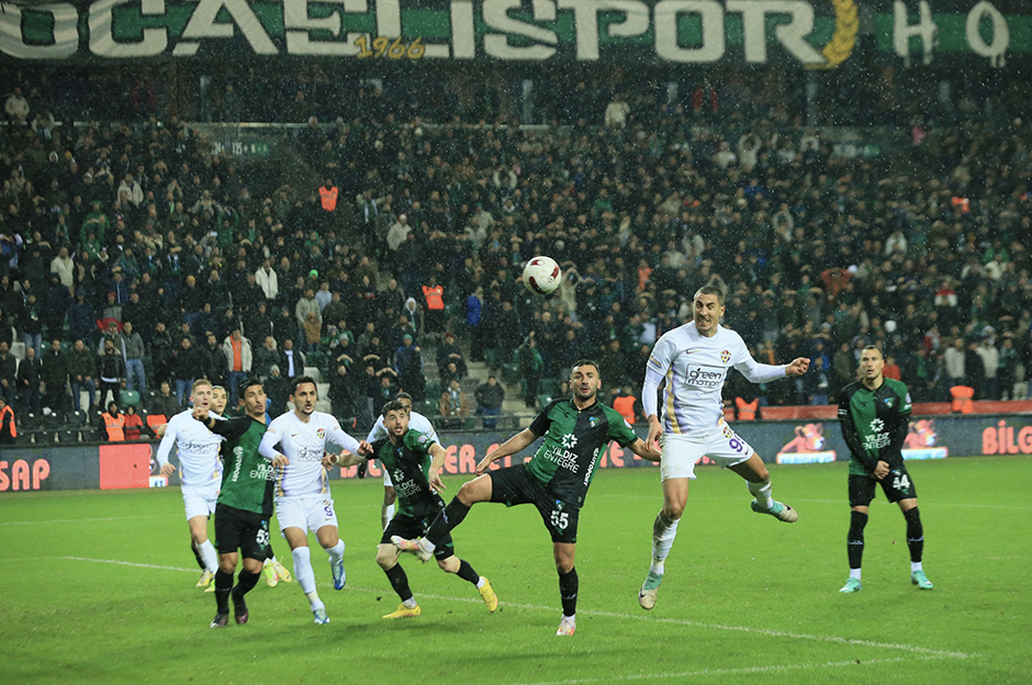 Kocaelispor Eyüpspor Maçında Gergin Anlar Taraftarın