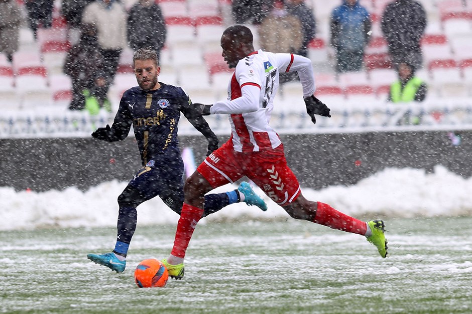 Sivasspor ve Kasımpaşa karlı zeminde golü bulamadı