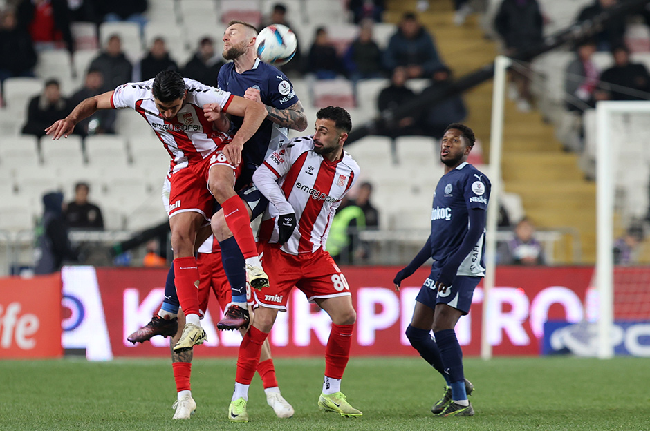 "Mourinho seyirci gibi seyretti!" | Spor yazarları Fenerbahçe için ne dedi?  - 4. Foto