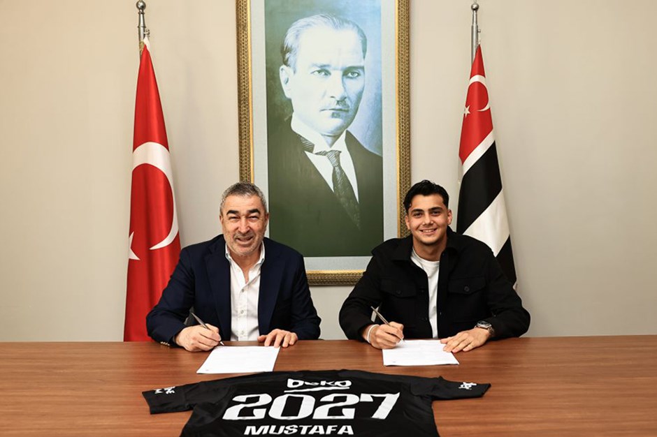 Beşiktaş genç futbolcusuyla sözleşme yeniledi