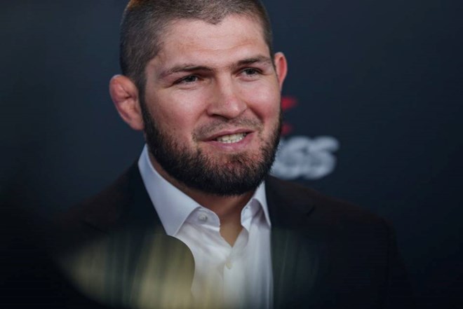 Khabib Nurmagomedov'a uçakta büyük şok: Apar topar indirildi   - 2. Foto