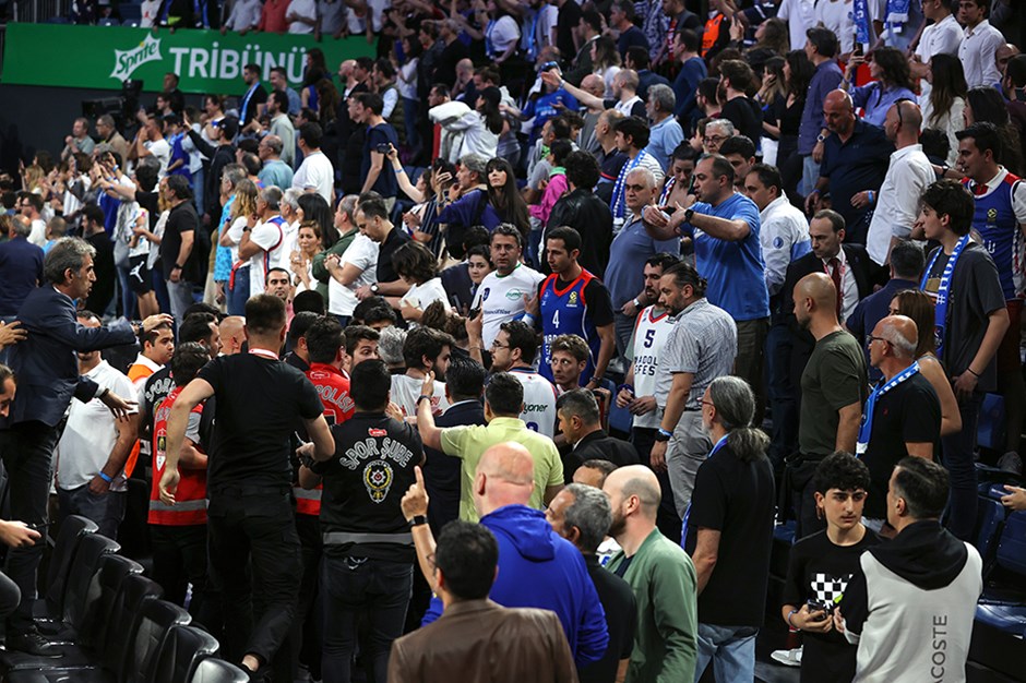 Olaylı Anadolu Efes - Fenerbahçe maçının faturası kesildi