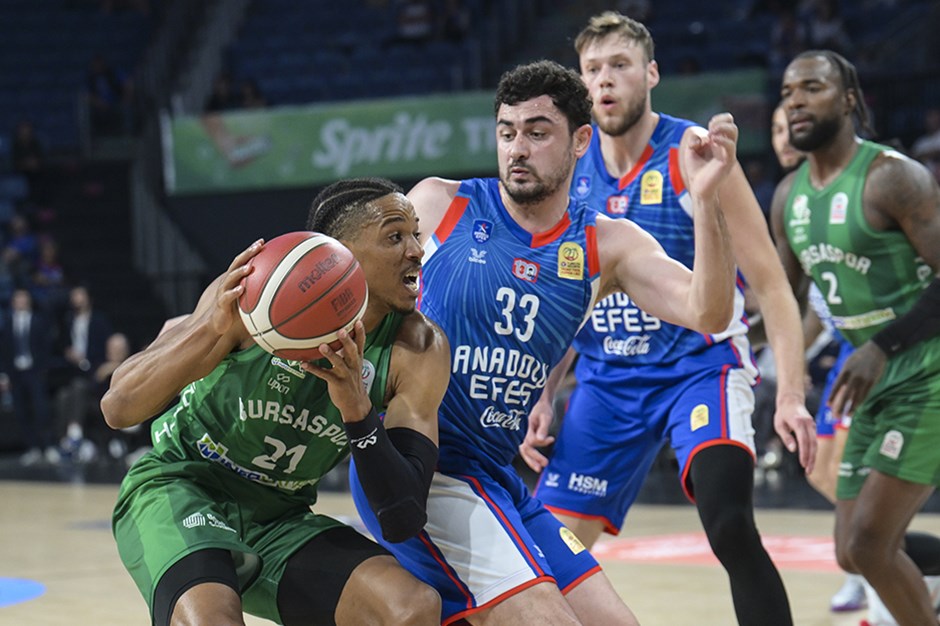 Bursaspor, Anadolu Efes'i yendi, play-off iddiasını sürdürdü