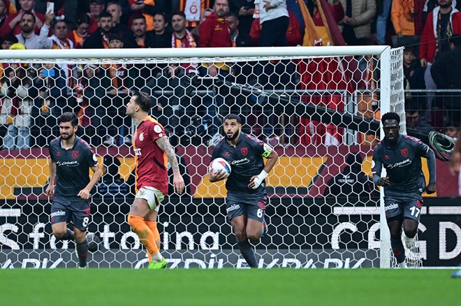 Tümer Metin, Galatasaray maçında gözlerine inanamadı: "Ömrümde ilk defa gördüm"  - 2. Foto