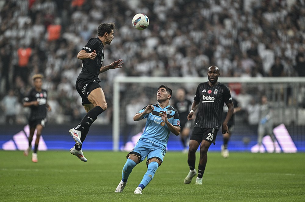 "Yazan ve yöneten Van Bronckhorst" | Spor yazarları, Beşiktaş'ın farklı zaferini değerlendirdi  - 3. Foto