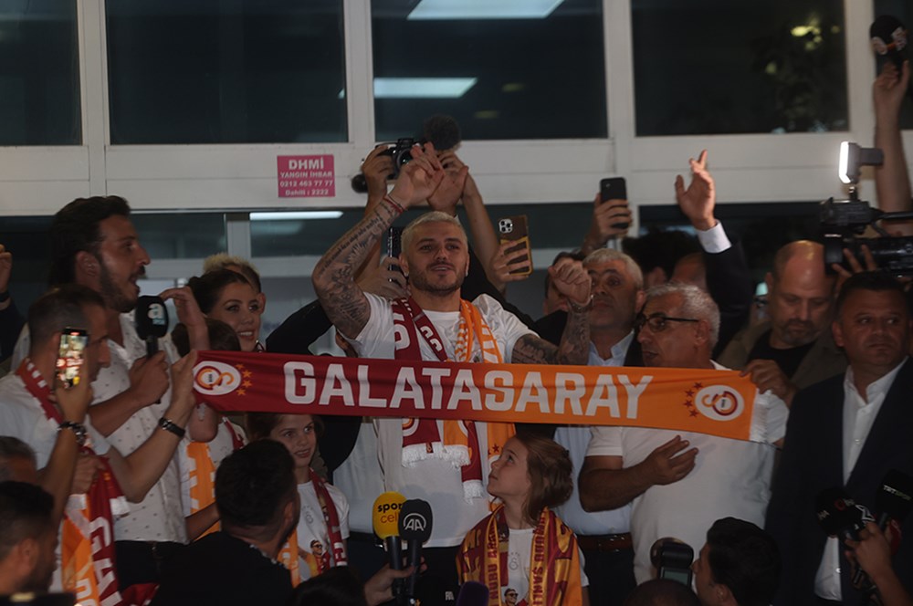 Galatasaraylı taraftarlardan Mauro Icardi'ye unutulmaz karşılama  - 3. Foto