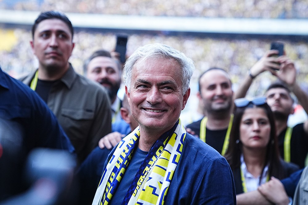 Tüm dünya Mourinho'nun Fenerbahçe'ye imzasını konuşuyor: "İnanılmaz ama gerçek"  - 9. Foto